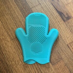 Brush Mate Makeup Brush Cleaning Glove